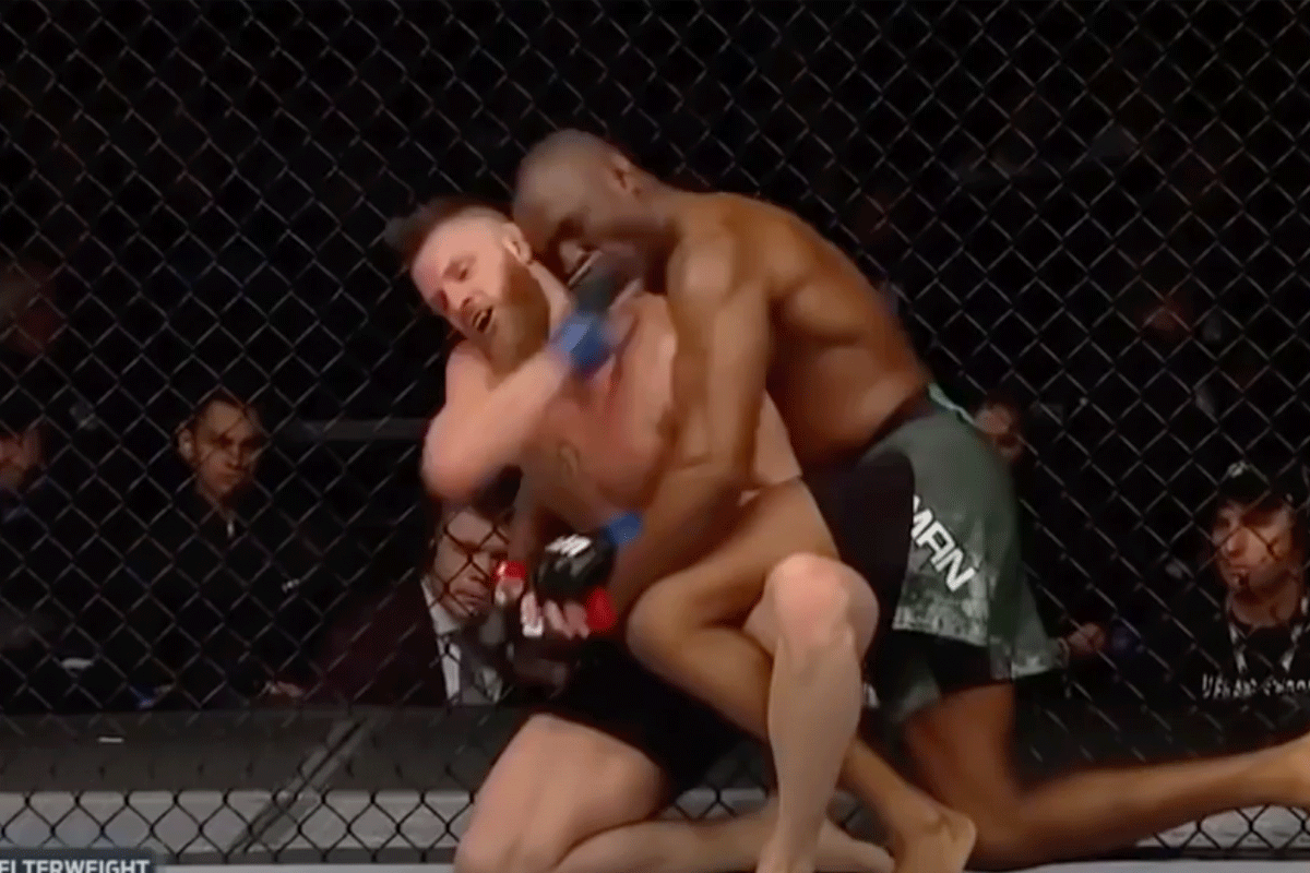 GEK: MMA-coach achtervolgt UFC-vechters met mes (VIDEO)