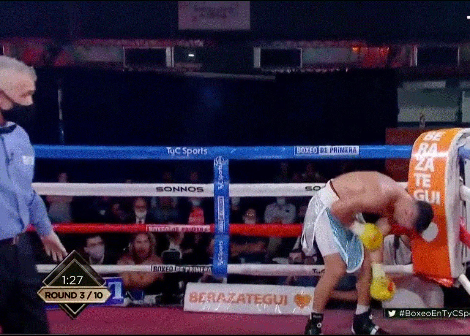 Gestoord: Hongerige bokser bijt stuk uit arm van rivaal (video)