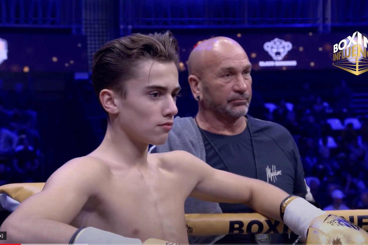 Zoon Nieky Holzken vecht tijdens mega kickboks toernooi