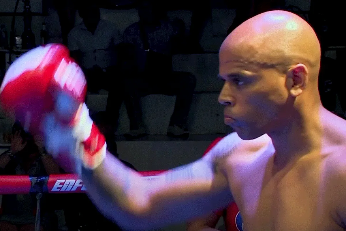 Topvoetballer Glen Helder wordt kickboks coach (video)