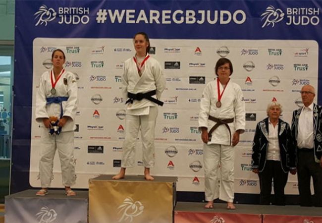 Kayleigh Heerikhuisen pakt goud op het EK judo voor mensen met een verstandelijke beperking