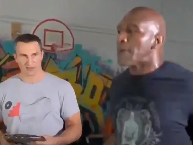 ? | Evander Holyfield roept hulp in van Wladimir Klitschko