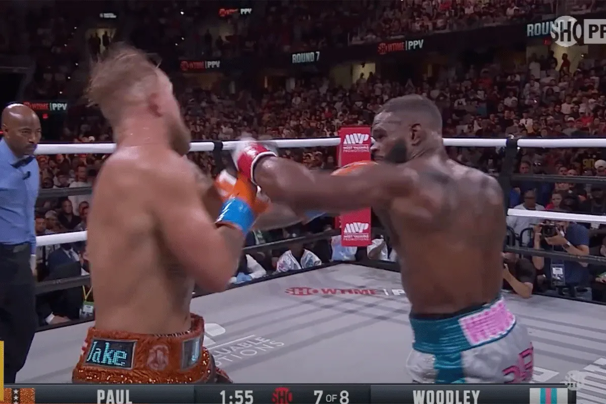 CASHEN! Dit pakte Jake Paul en Tyron Woodley met hun gevecht