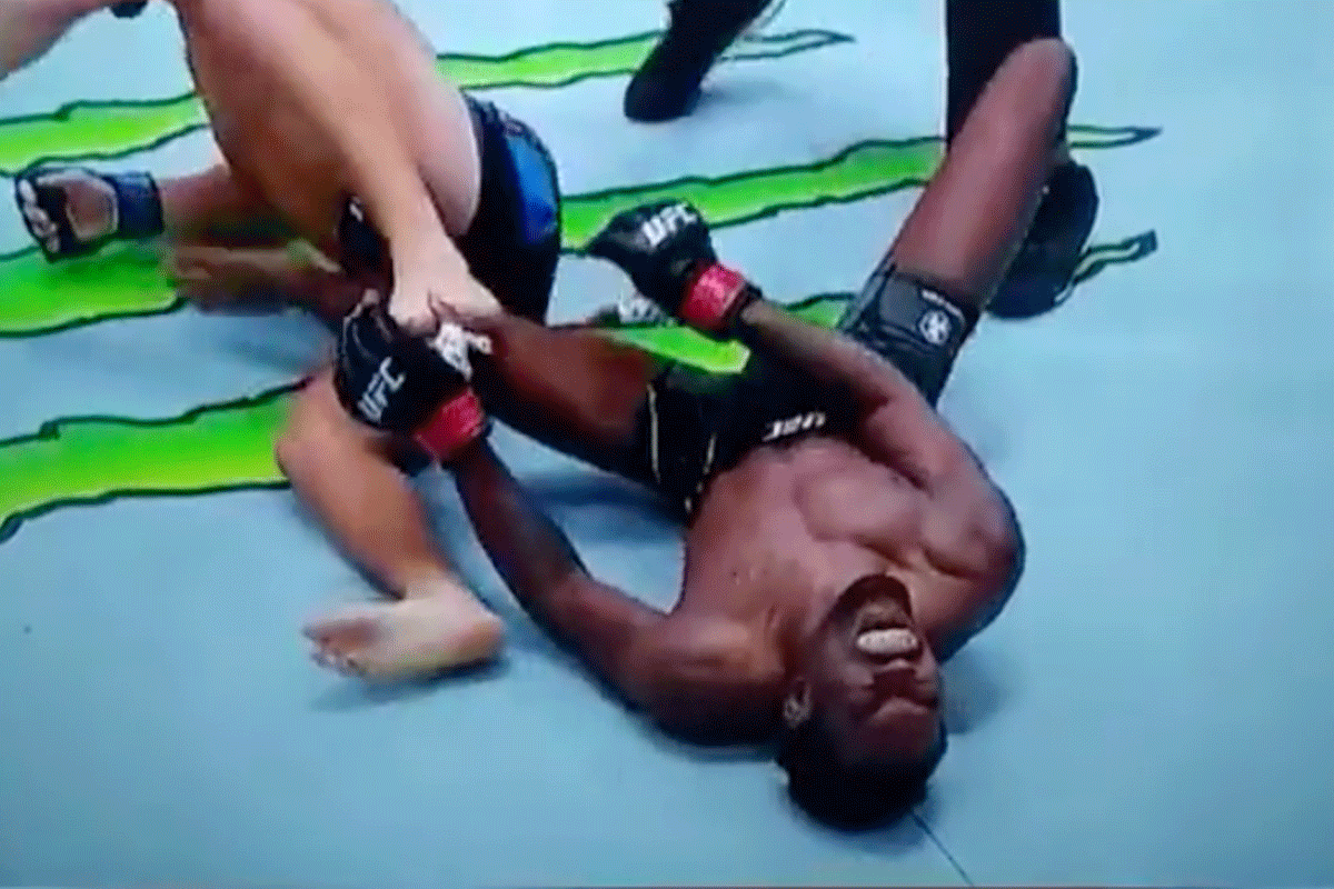 Pijnlijk! Rivaal knakt knie doormidden bij UFC'er Jamall Emmers (video)