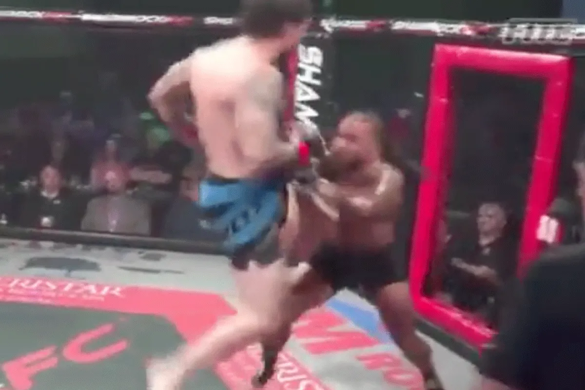 De 'KO' van het jaar? Kaakbreker knietje nekt vechter