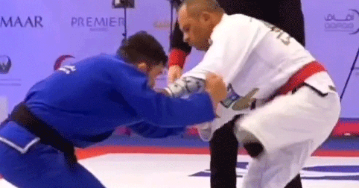 'Te erg dit!' Vechter breekt eigen been in Jiu-Jitsu wedstrijd (video)