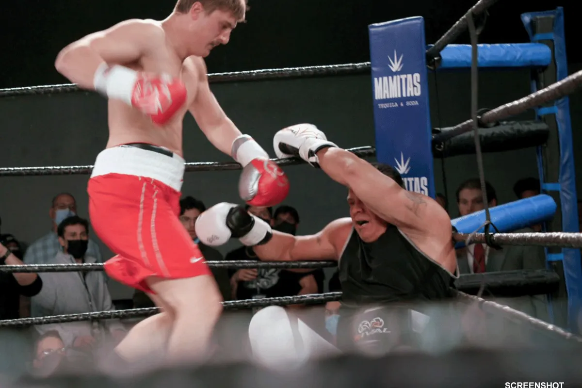 Vechter verdient $ 1 miljoen in 5 seconden na expres knock-out verlies