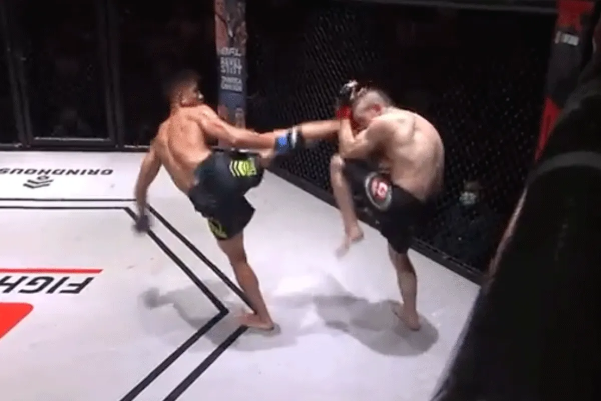 Afstraffing! Vechter 'KO' na brute trap (video)