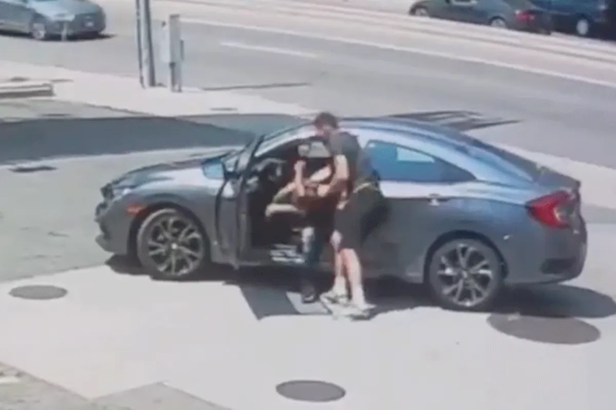 UFC-vechter MEPT autodief uit zijn dikke bolide (video)