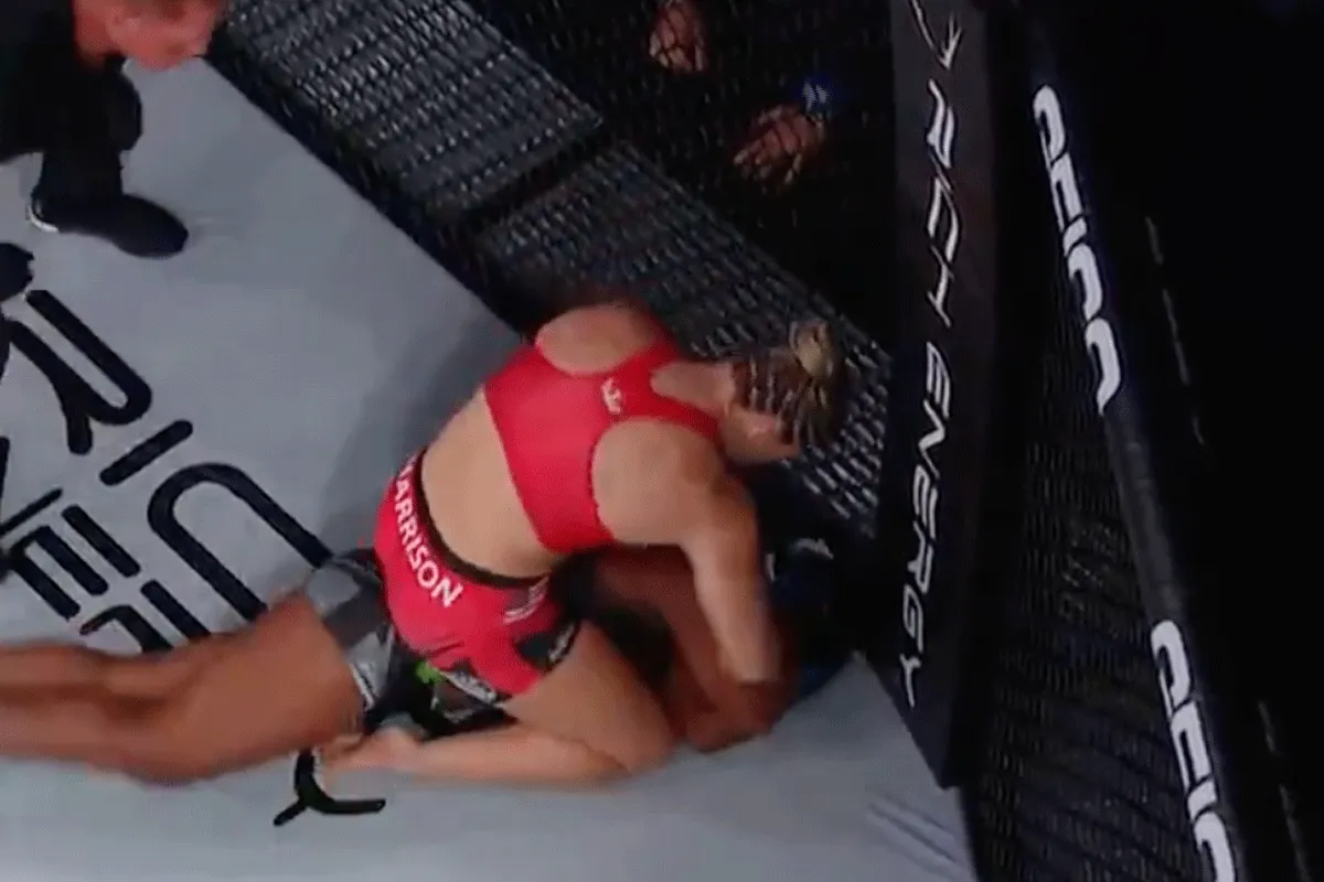 ? Gemene vrouw SLOOPT rivaal op hoog tempo