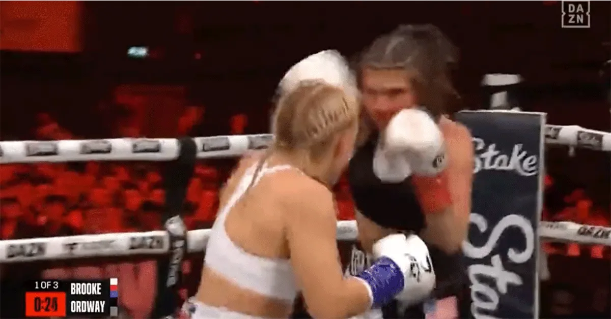 OnlyFans Elle Brooks slaat TikTok-ster Faith Ordway knock-out