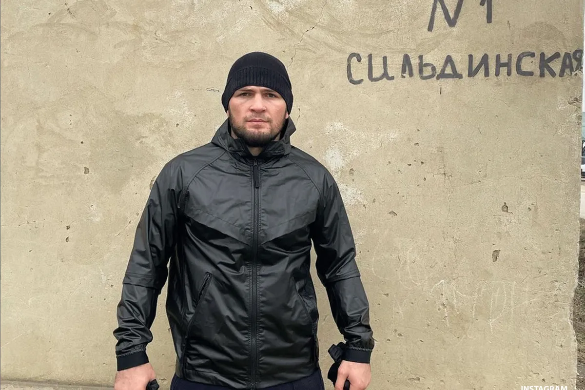 UFC-ster Khabib Nurmagomedov helpt drugsverslaafden afkicken