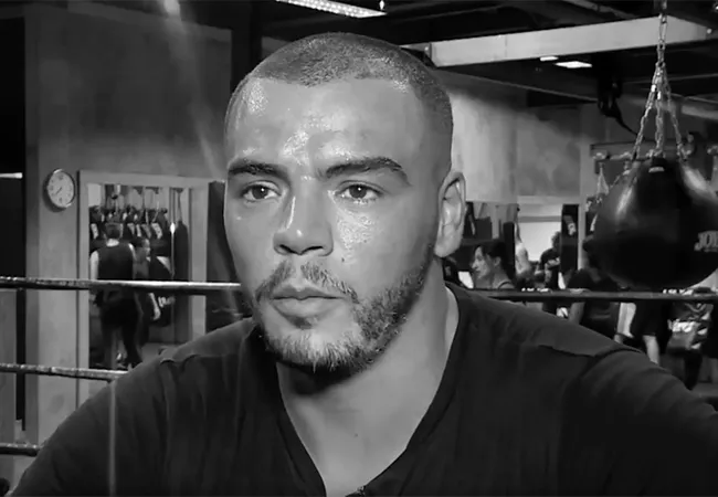 Khbabez Tarik noemt Luis Tavares een pannenkoek, dit noemt zich een wereld kampioen!