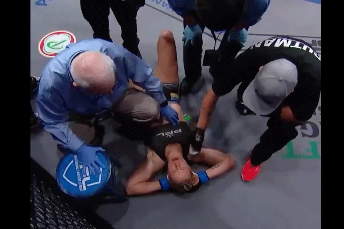 Verwoestende knock-out tijdens dames MMA-wedstrijd (video)