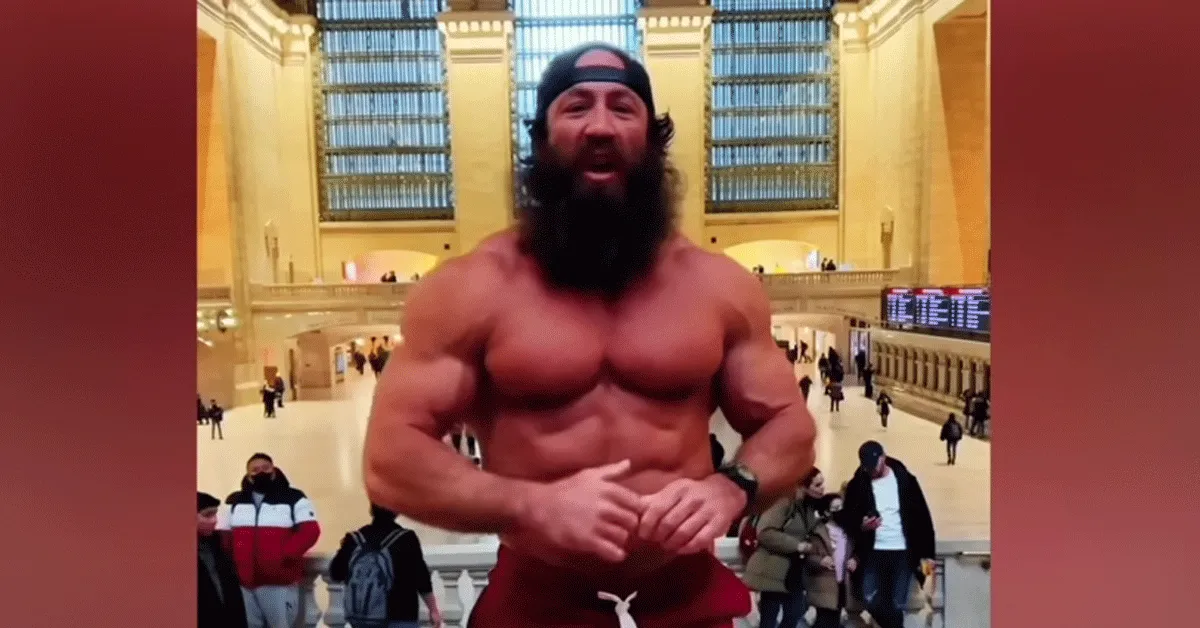 Rauwe vleeseter 'Liver King' ontmaskert door vechtkampioen