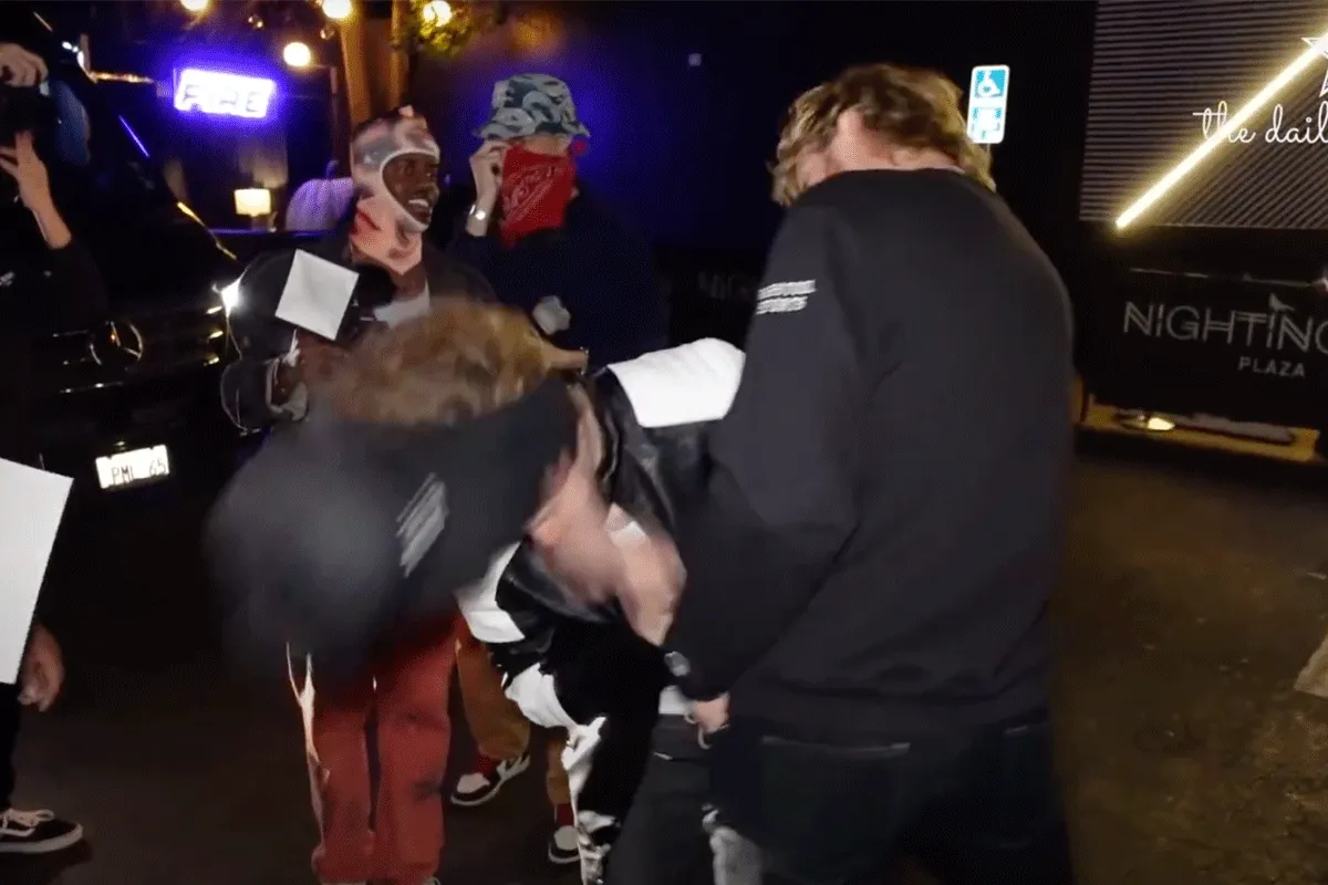 'Pussy!' Logan Paul MEPT hater op zijn bakkes (video)