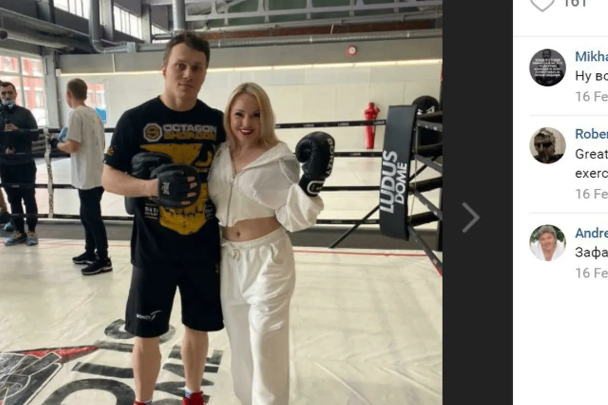 Pornoster belooft MMA-vechter ‘hete nacht’ als hij wint vanavond