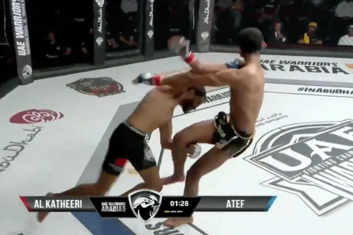 Vechter 'KO' na uithaal! Scheids voorkomt sloopsessie