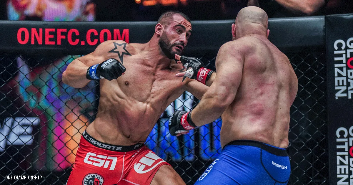 Bekende vechter 1 jaar geschorst! 'Ziet debuut winst verdampen'