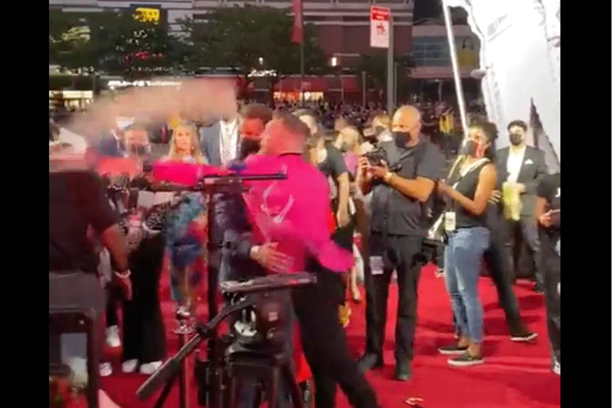 McGregor Foxwild! 'Gevecht met Rapper MGK moet gebeuren'