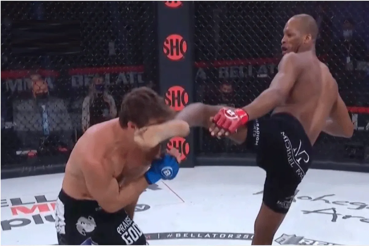 ? MVP trapt neus plat van rivaal Derek Anderson