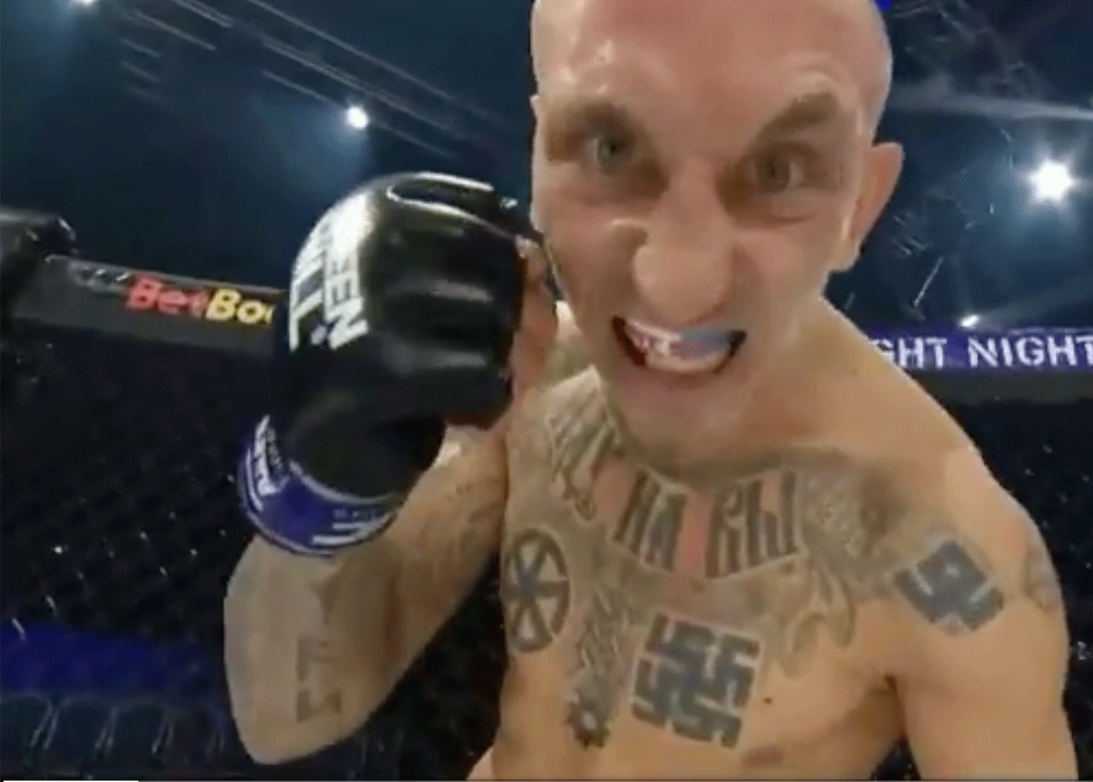 Nazi MMA-vechter flink afgestraft in brute knokpartij (video)
