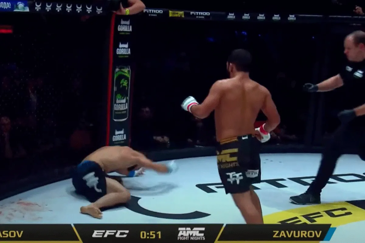 Kaboem! Vechter 'KO' na woeste aanval door Rus (video)