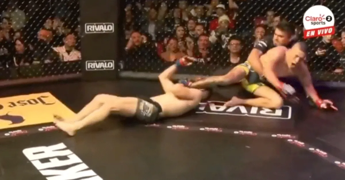 OUT! Vechter trapt hoofd rivaal plat na superman stoot (video)