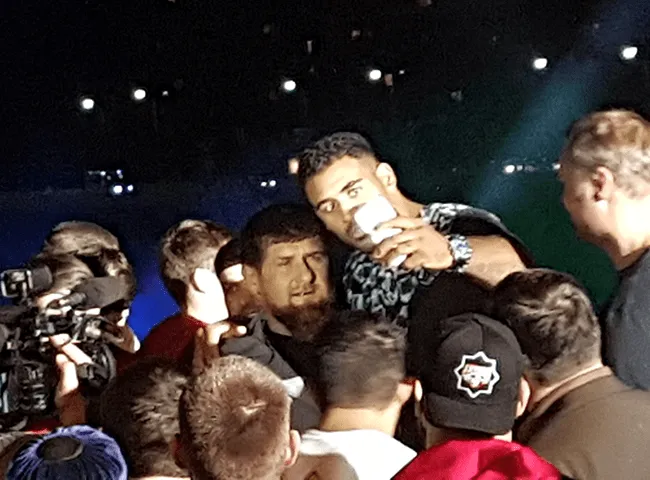 Exclusief: Foto's en video's van Akhmat Official Weigh in Ceremony