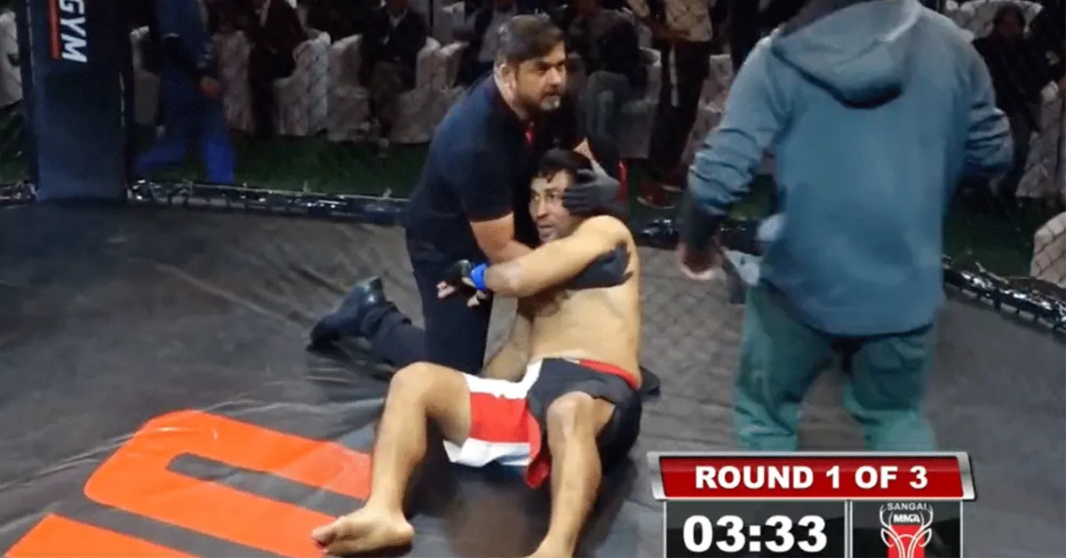 'Waar ben ik?' Vechter na massieve knock-out weg kwijt | video