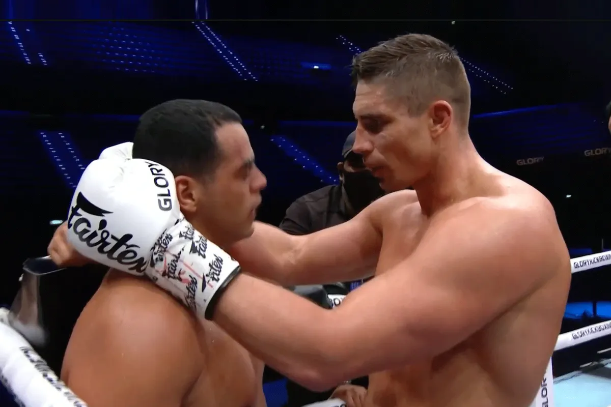 Rico Verhoeven wint GLORY 4 man toernooi door opgave tegenstander