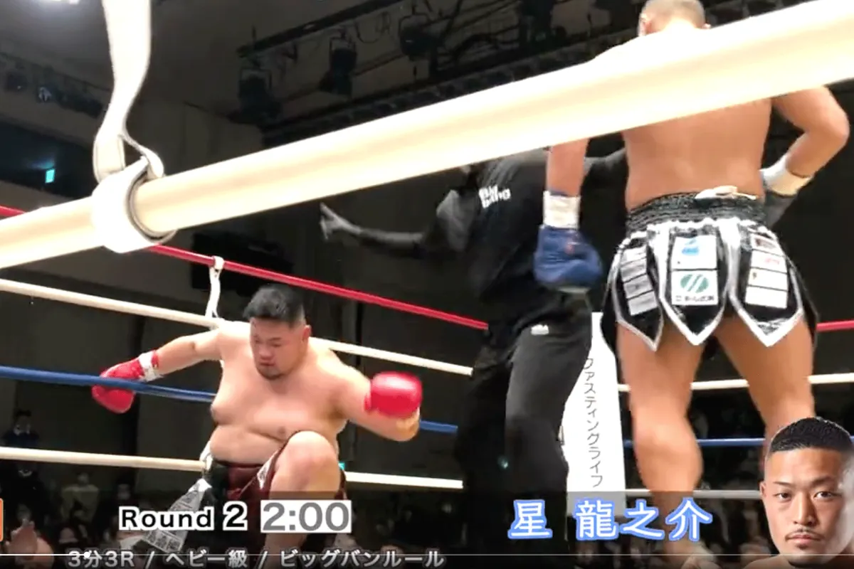Ex-Karateka sloopt kickbokser tijdens K-1 wedstrijd in Japan | video