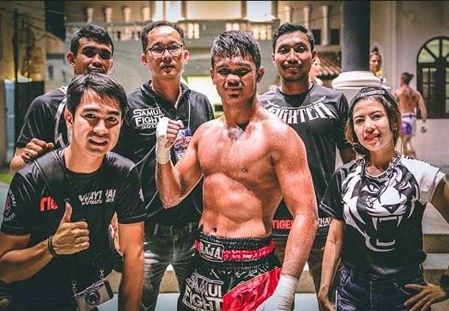 Befaamde Muay Thai vechter Saksurin Kiatyongyut tekent bij ROAD FC