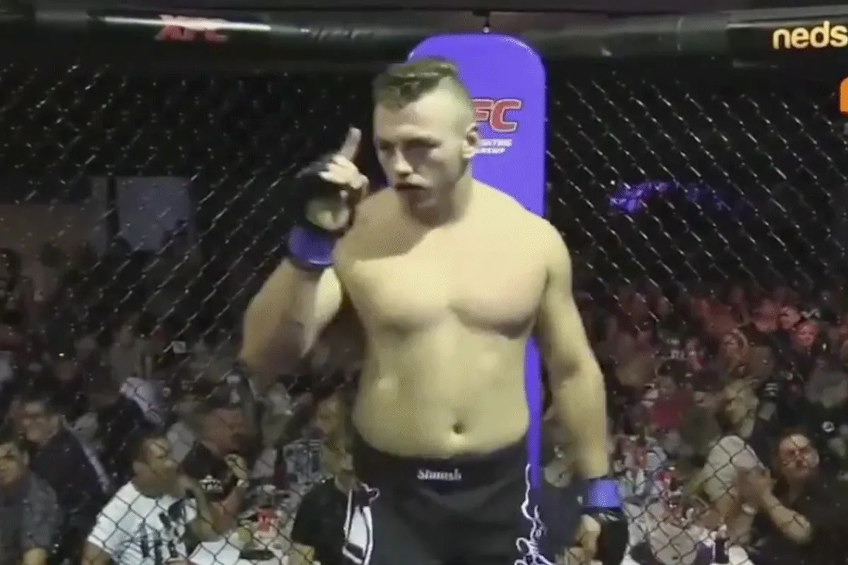 Bloed spugende MMA-vechter beweert dat hij DEMONEN zag