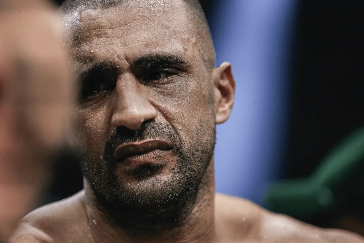 Wrzosek trapt Badr ‘KO’! Headkick maakt einde aan beladen wedstrijd