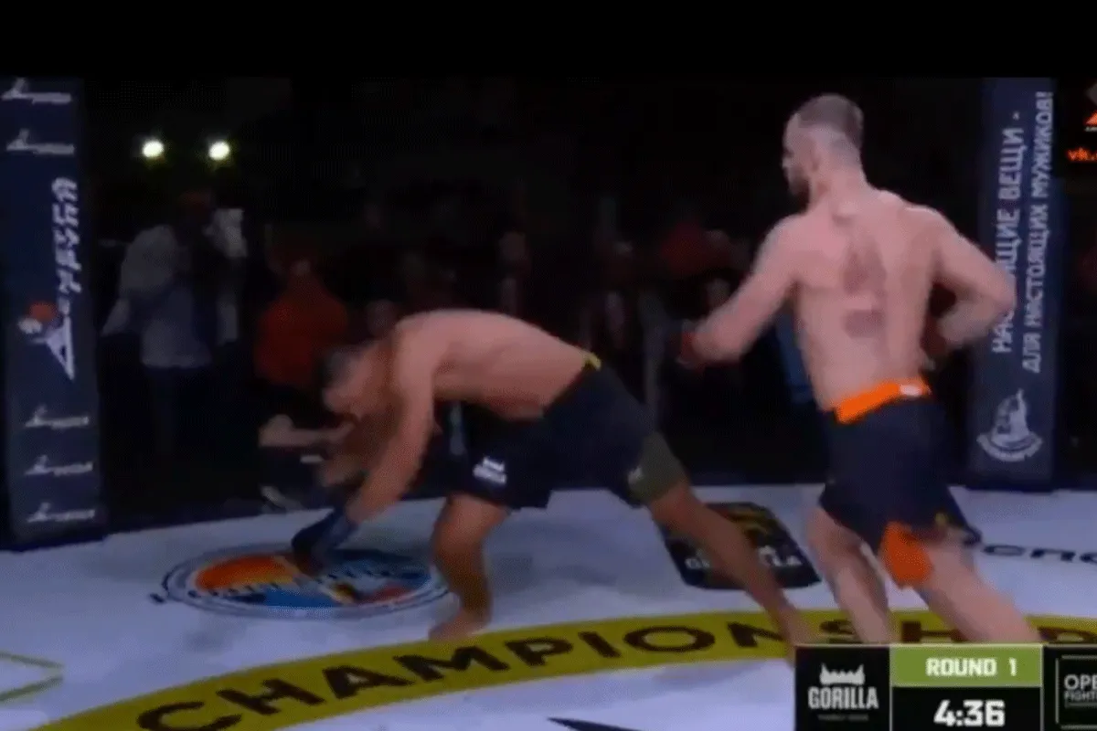 ? Krankzinnige knock-out door knie in het gezicht