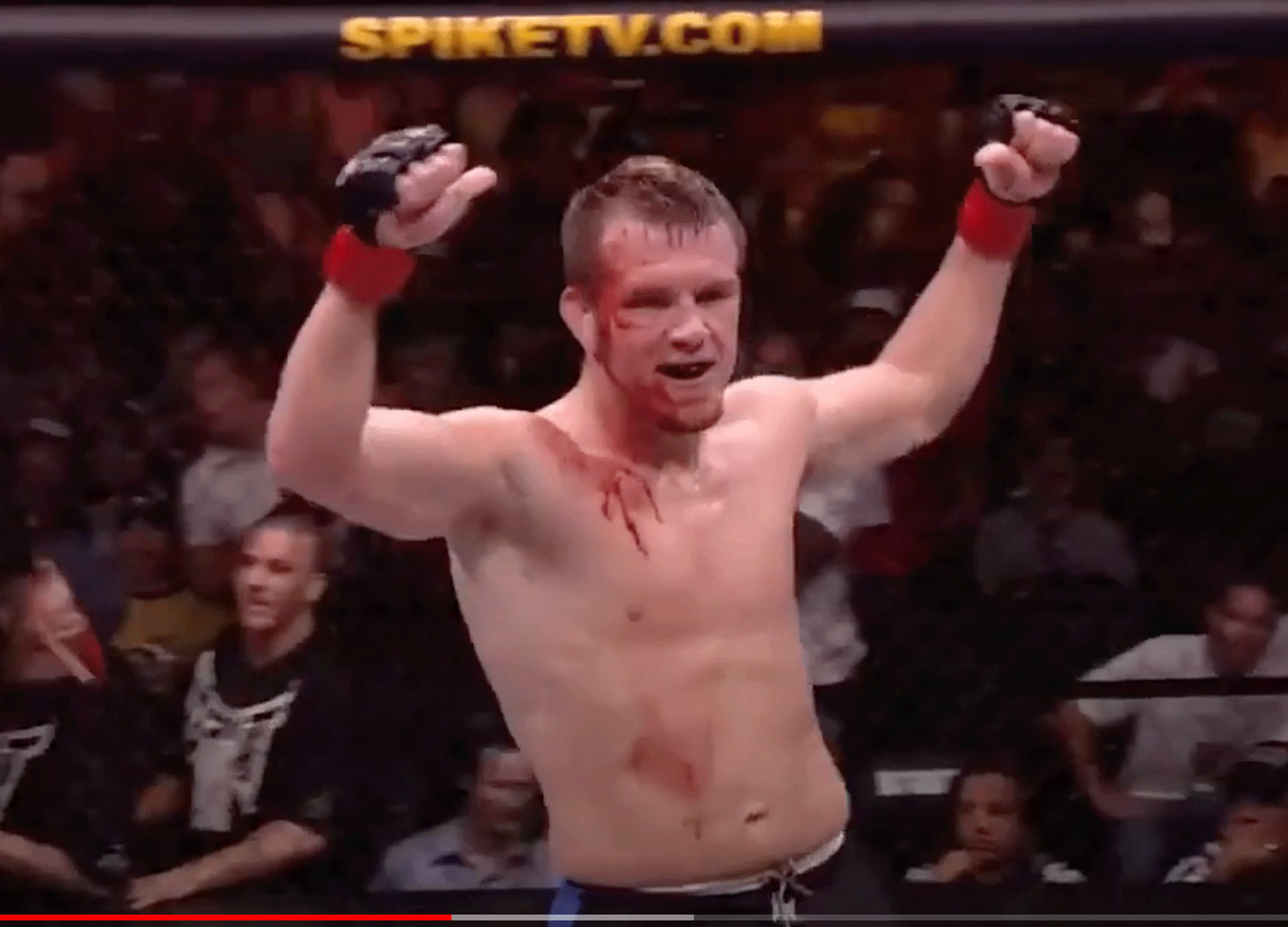 Bekende MMA-vechter permanent invalide door zijn vechtcarrière (video)