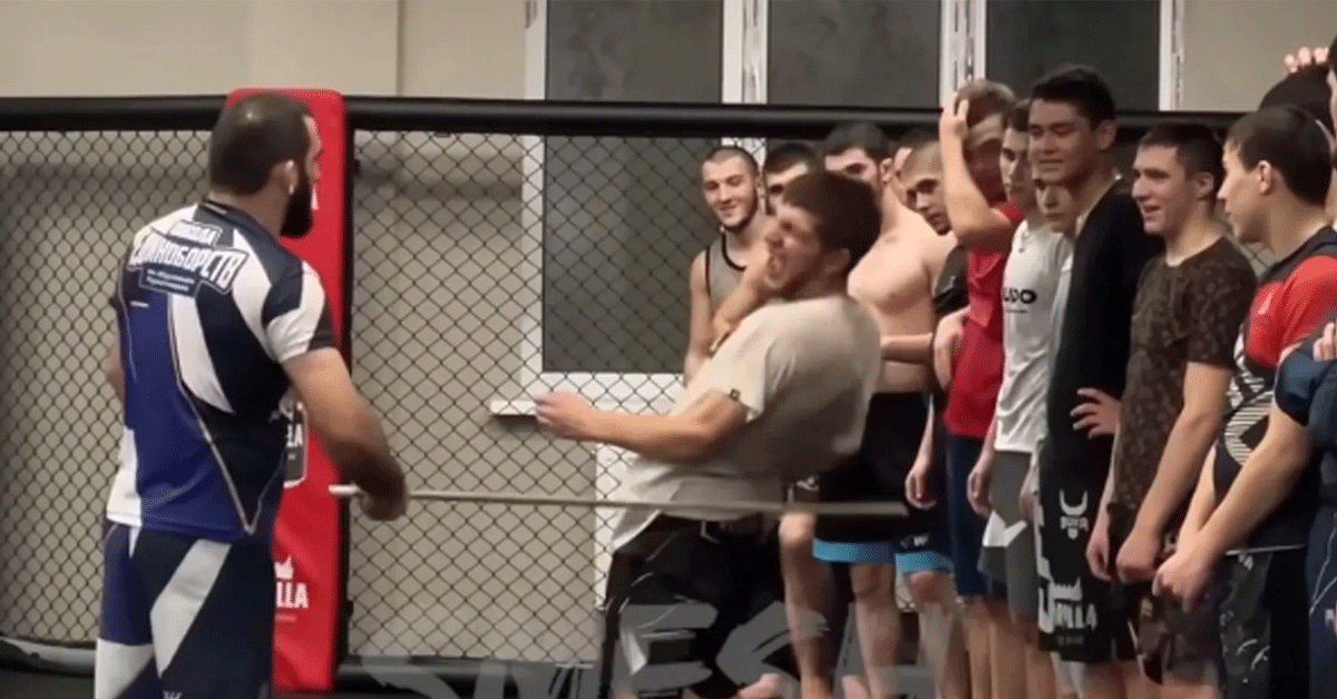 Stokslagen voor MMA-pupillen in Gym UFC-ster Khabib | video