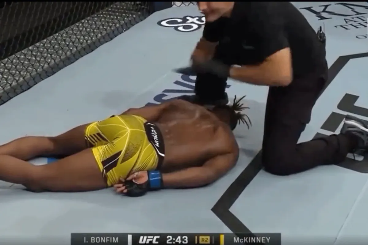 Brute KO door UFC debutant Ismael Bonfim op Terrance McKinney | video