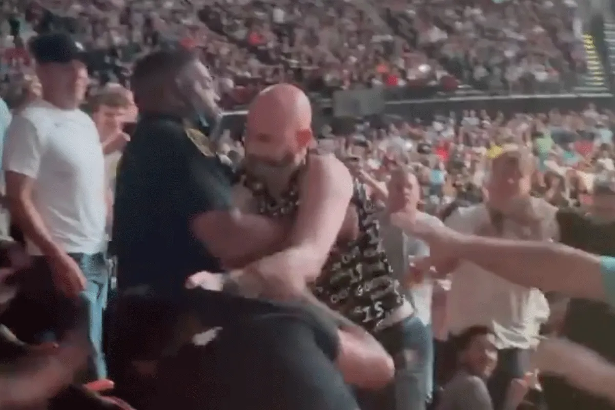 Video: Publiek knokt er op los bij UFC 262 wedstrijd