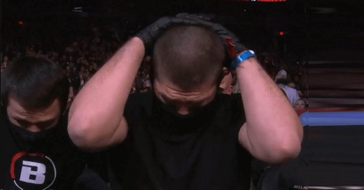 Mes in de rug! UFC-ster Khabib verliest wereldtitelhouder