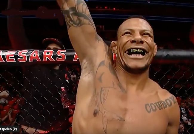 Bizar: UFC-vechter Alex Oliveira gewond door aanslag met granaat