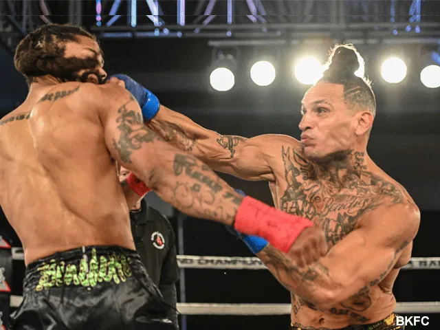 RECORD: Bare-Knuckle bokser slaat tegenstander bloedjesnel knock-out (video)