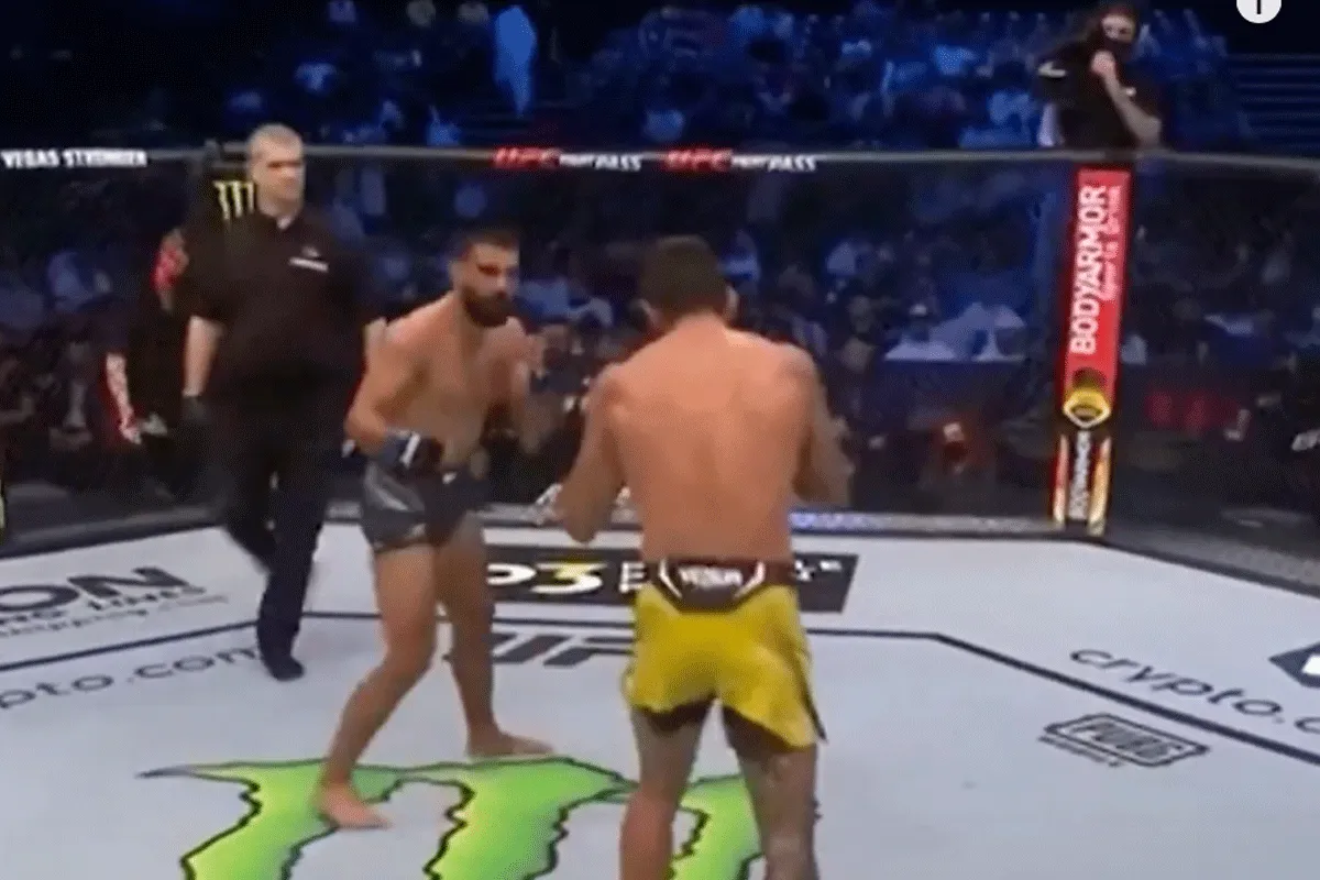 Wat slecht! UFC trapt scheids uit evenement (video)