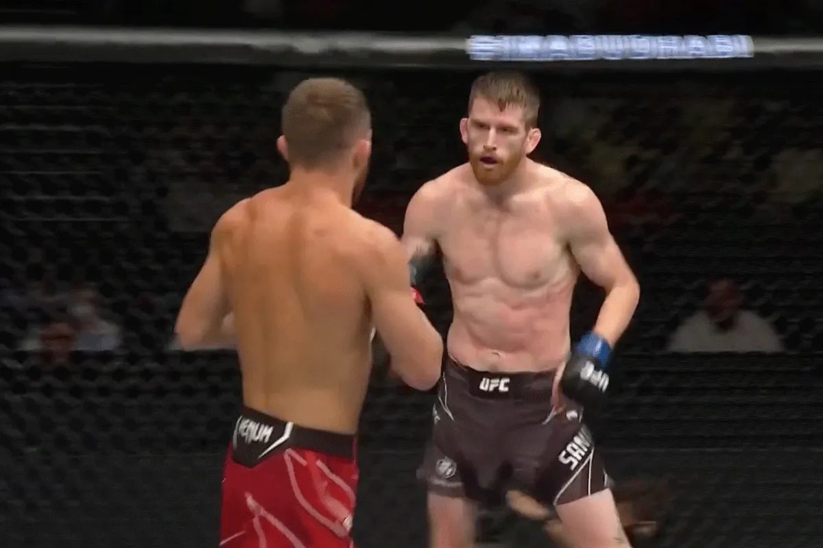 Zien! Het bruutste UFC 267 gevecht van gisteravond