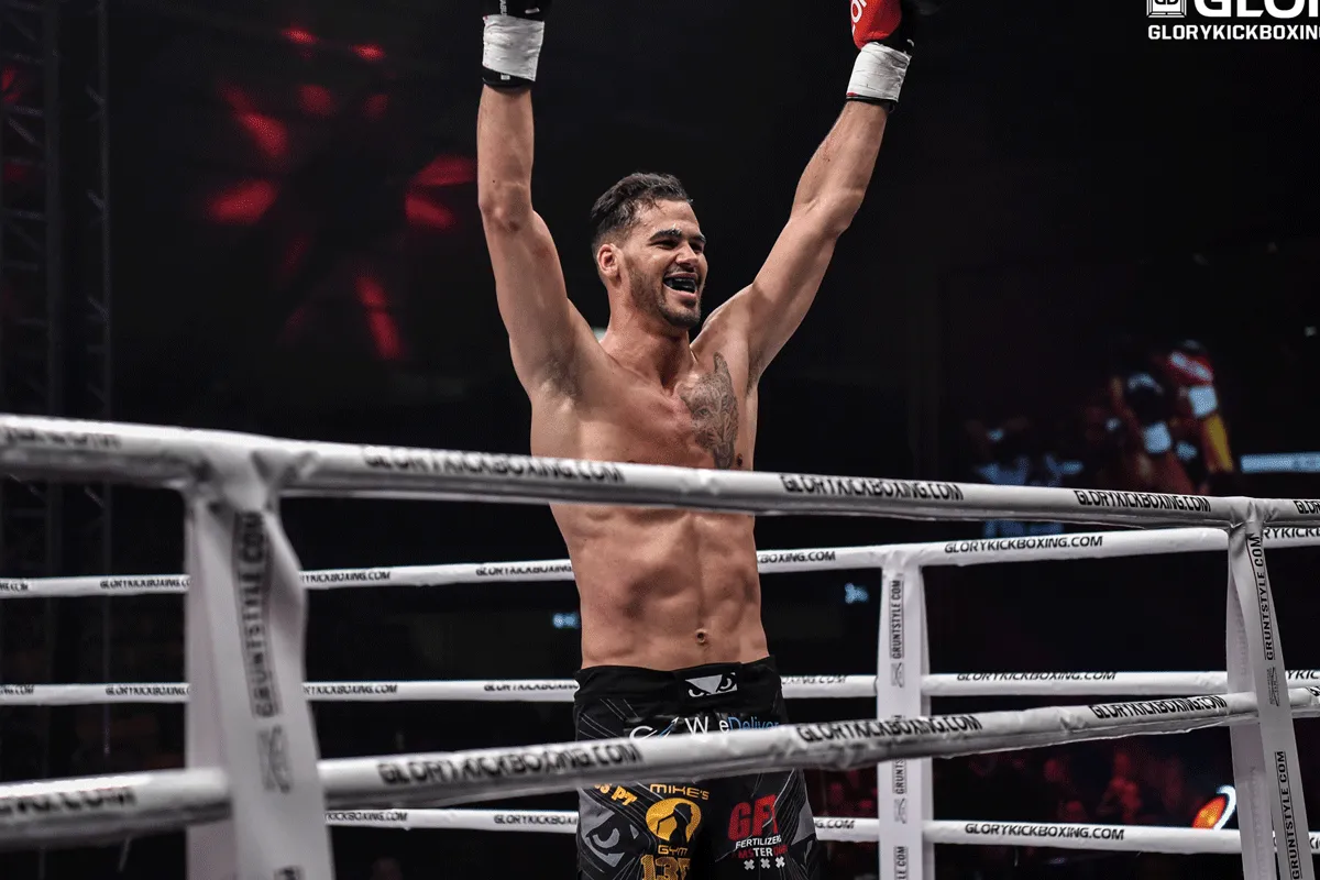 ? ⚠️ GLORY Kickbokser waarschuwt: 'Praat er over'