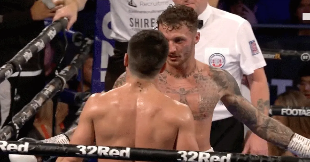 Boksdrama! Nare blessure verpest titelgevecht (video)