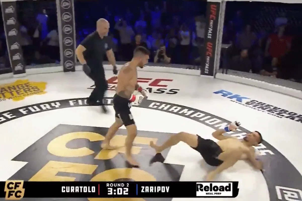 OEPS! Vechter 'KO' gemept na uitdagen rivaal (video)