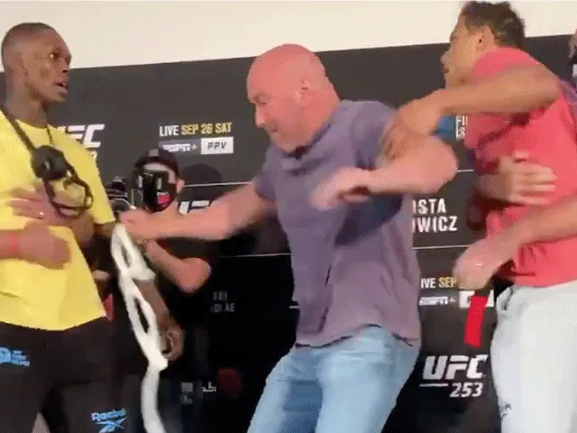 Israel Adesanya en Paulo Costa agressief tijdens staredown