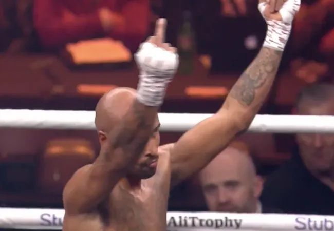 Video: Louis Adolphe slaat Nathan McIntosh Knockout na tussenkomst scheidsrechter!
